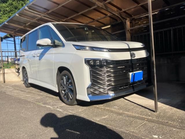 TOYOTA / VOXY HYBRID