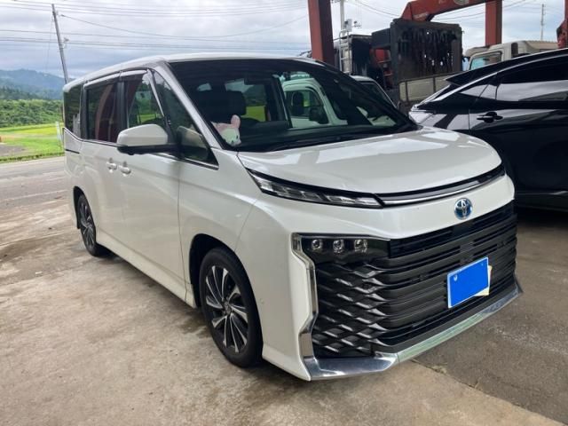 TOYOTA / VOXY HYBRID