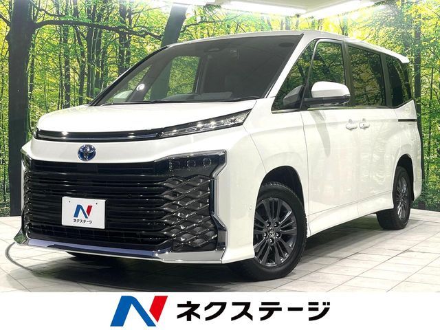 TOYOTA / VOXY HYBRID 4WD