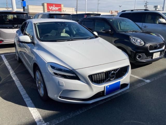 VOLVO / VOLVO V40