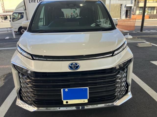 TOYOTA / VOXY HYBRID