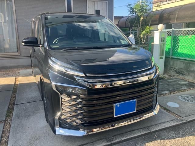 TOYOTA / VOXY HYBRID