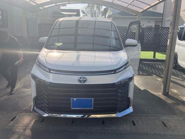 TOYOTA / VOXY HYBRID