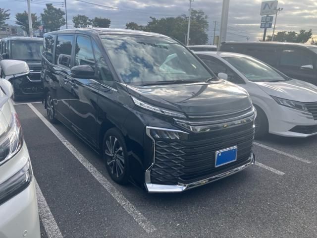 TOYOTA / VOXY HYBRID