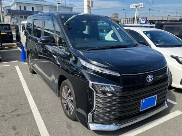 TOYOTA / VOXY HYBRID