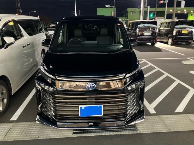 TOYOTA / VOXY HYBRID