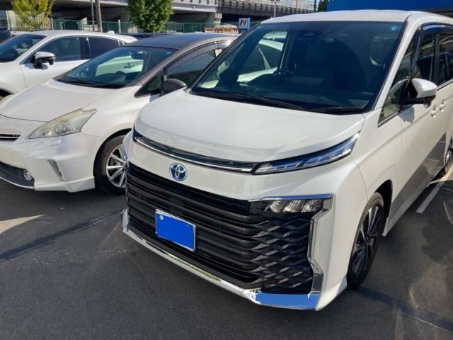 TOYOTA / VOXY HYBRID