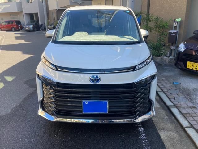 TOYOTA / VOXY HYBRID