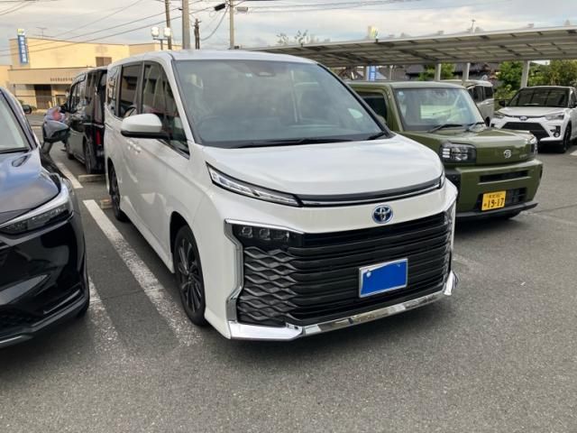 TOYOTA / VOXY HYBRID
