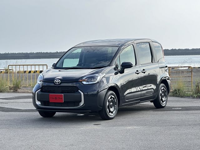 TOYOTA / SIENTA HYBRID
