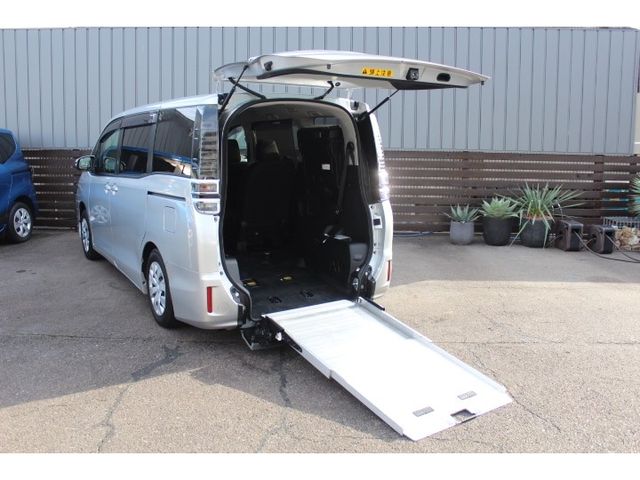 TOYOTA / VOXY