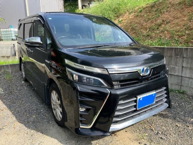TOYOTA / VOXY HYBRID