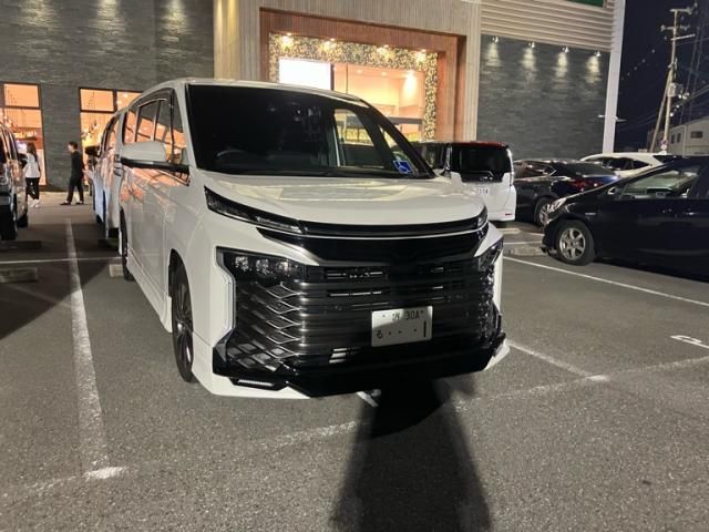 TOYOTA / VOXY