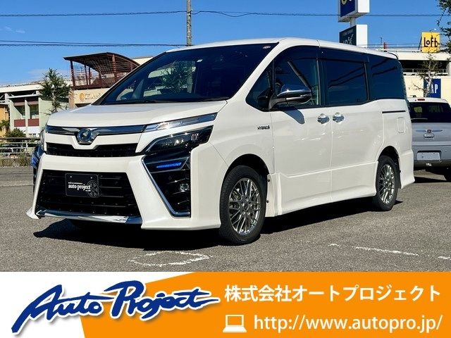 TOYOTA / VOXY HYBRID