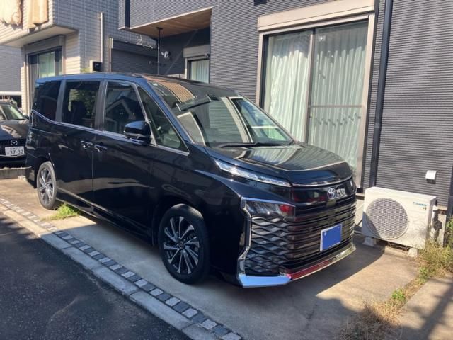 TOYOTA / VOXY HYBRID