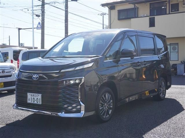 TOYOTA / VOXY HYBRID 4WD