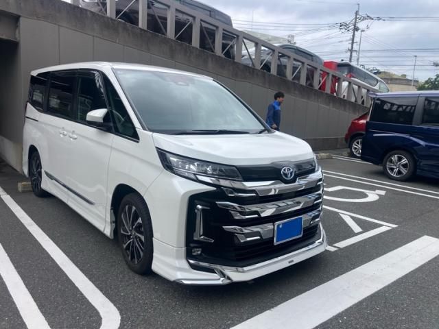 TOYOTA / NOAH HYBRID