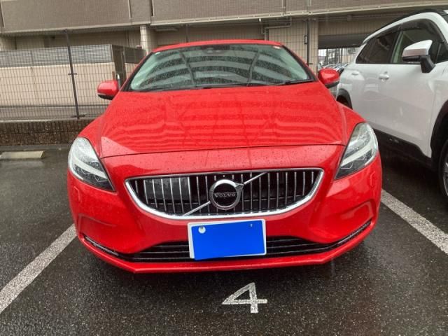 VOLVO / VOLVO V40